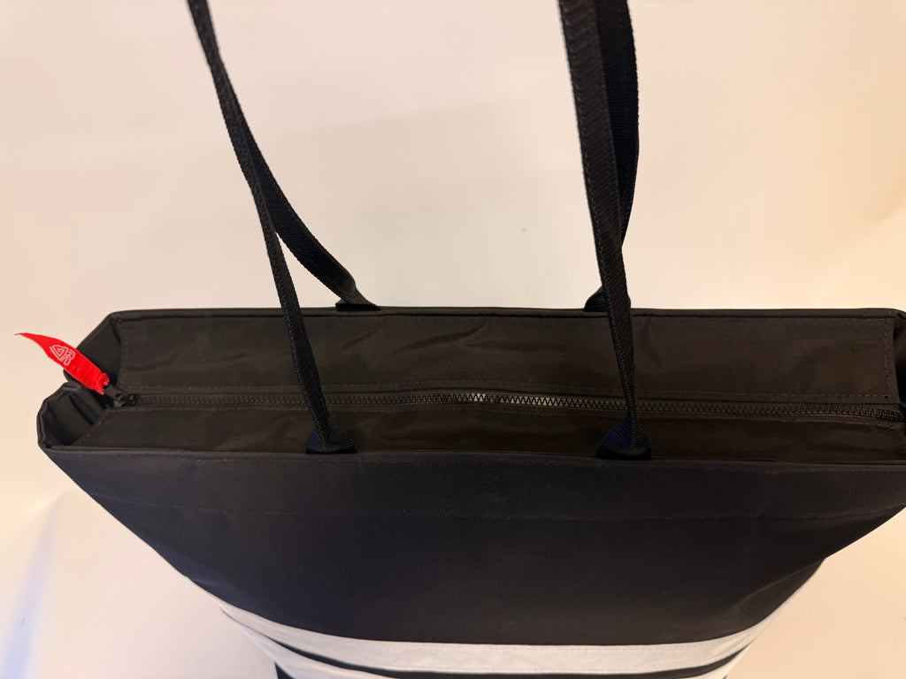 Weekend bag with closingtop and reflex panels