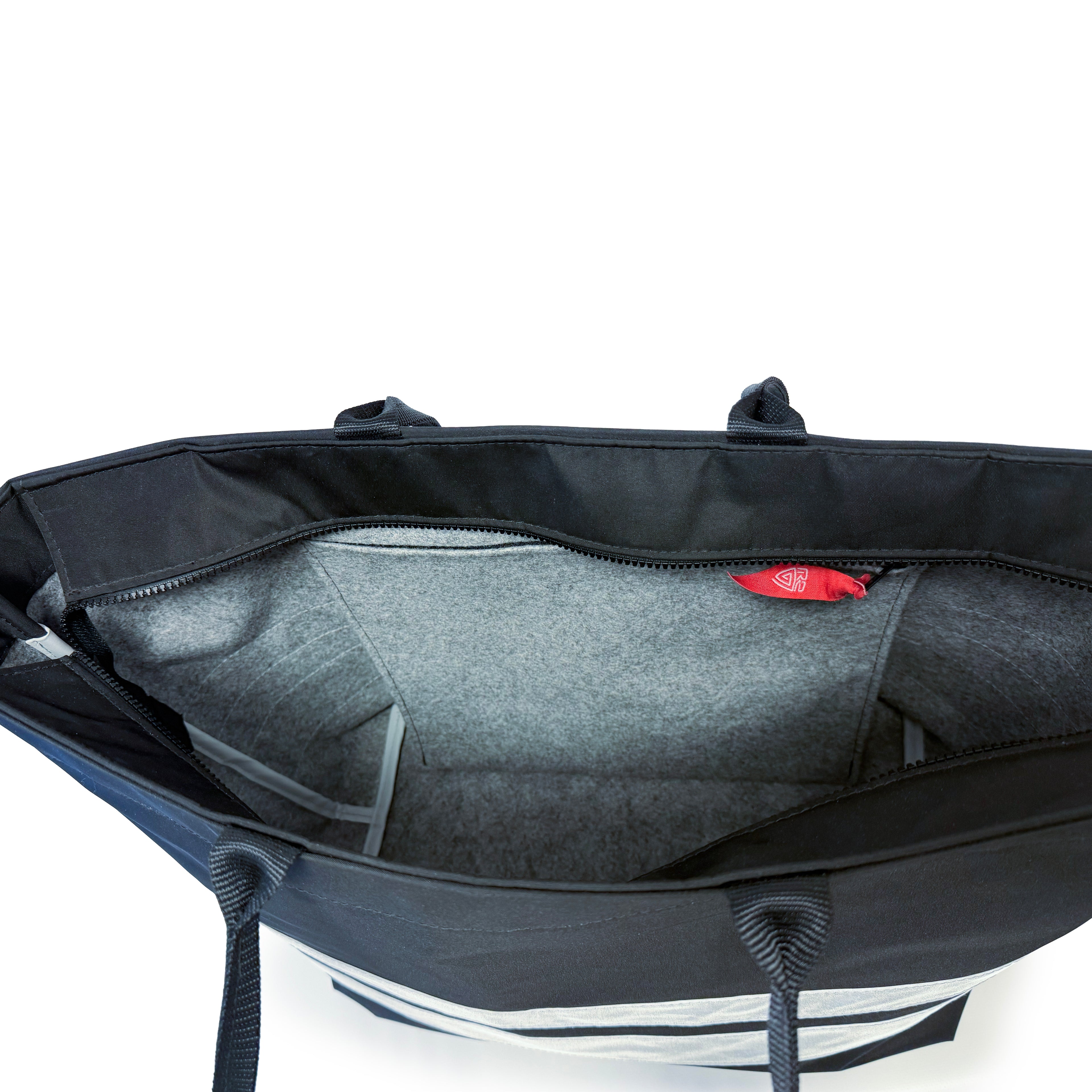 Weekend bag with closingtop and reflex panels