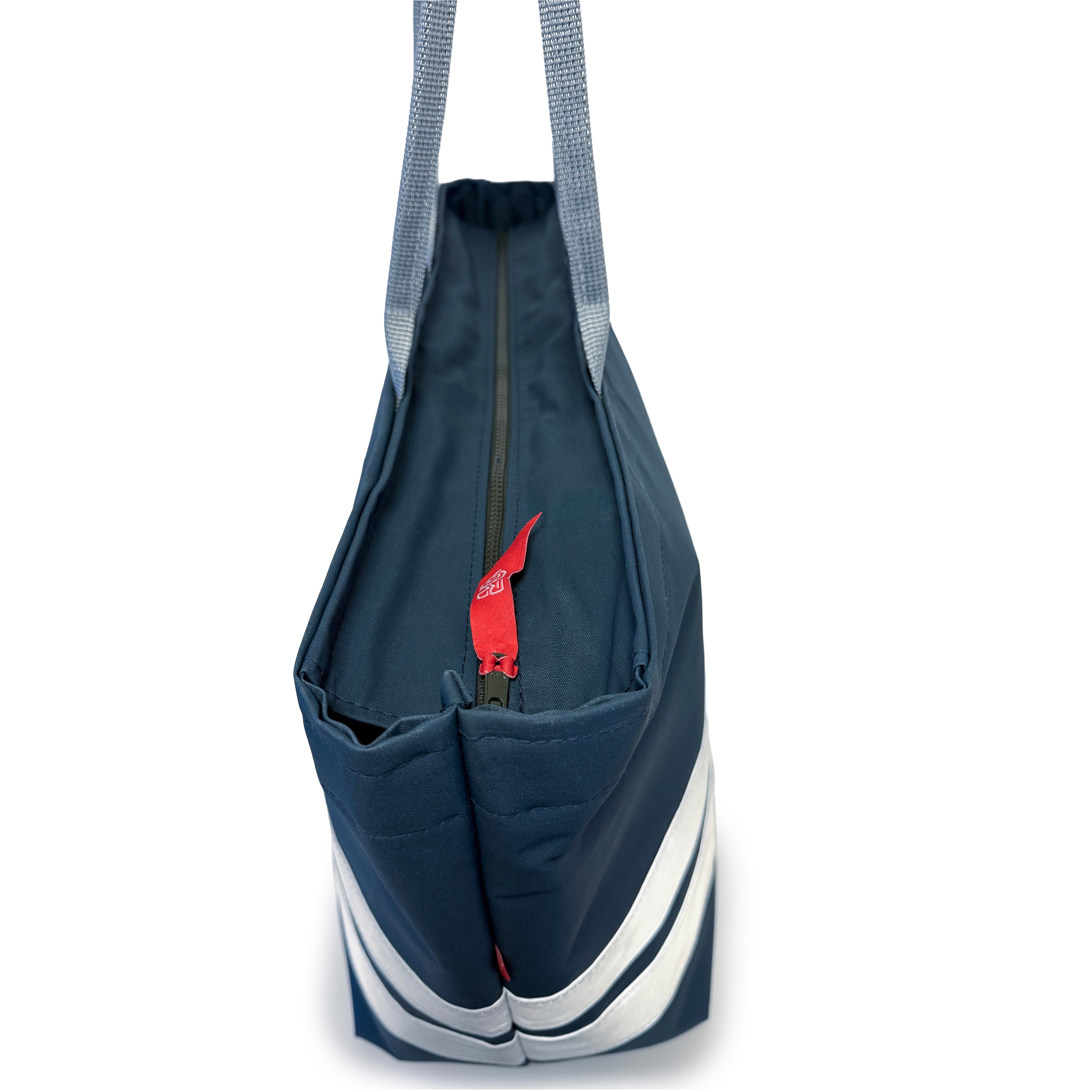 Weekend bag with closingtop and reflex panels